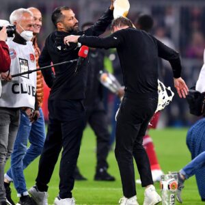 Julian Nagelsmann Instagram - Deutscher Meister #MiaSanMia
Ein unbeschreiblich schönes Gefühl bereits am 31. Spieltag die Meisterschaft in unserer Arena mit euch allen zu feiern. Mein erster Meistertitel ist für mich etwas ganz besonderes. Die letzte Tage waren sehr anspruchsvoll, wir haben viel analysiert und gesprochen. Heute das Topspiel gegen den BVB zu gewinnen, damit für den Verein die zehnte Meisterschaft in Folge klarzumachen und danach meine erste Bierdusche zu bekommen, fühlt sich einfach toll an. Danke für eure Unterstützung @fcbayern