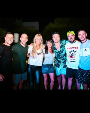 Julián Zucchi Instagram - ¡Los 40 llegaron y con ellos, una celebración inolvidable en Argentina! 🇦🇷🎉 El 29 de diciembre, rodeado de familia y amigos, festejé mi cumpleaños después de 10 años en Argentina. Un día especial organizado por mi madre @mlaurazucchi y @angelarado , mi tía del corazón, con la colaboración de mis hermanas @apiicolombo y @valucolombo . 🎂✨

Cada foto de este carrete es un tesoro de momentos felices y sorpresas. Aunque mis hijos, el corazón de mi vida, no pudieron estar presentes desde Perú, su amor cruzó fronteras y llenó mi día de significado. 🌍❤️

Este cumpleaños no fue solo una fiesta, sino un reencuentro con mis raíces y el amor de los que estuvieron. ¡Bienvenidos los 40, listo para los nuevos comienzos y aventuras que esperan! 🚀🌈

Fotos del genio @facucardellafotos 📸📷

#CelebraciónSorpresa #GraciasFamilia #UniendoDistancias