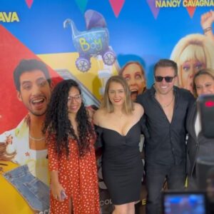 Julián Zucchi Instagram - ¡Ya nace! Estamos en la recta final para el nacimiento de mi más reciente ¡¿HIJO?! 😂 Este es un dump de la conferencia de prensa. Qué satisfacción haber visto que les gustó la película. Acompáñanos este 25 de Enero en todos los cines, ¿Ahora somos 3? Sí, mi amor 🍿🎬

#conferencia #prensa #estrenonacional #SiMiAmor #AhoraSomos3 #dump