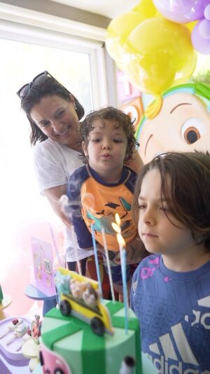 Julián Zucchi Instagram - 🎉✨ “¡Los 7 años de Tomás se celebraron por todo lo alto en Argentina! 🇦🇷 Un día inolvidable, organizado con amor y esmero por la abuela @mlaurazucchi junto con su amiga @angelarado . 🎂💕 La sorpresa de Cocomelon fue el toque mágico para un cumpleaños lleno de alegría. Grandes y chicos, todos compartimos risas y momentos únicos bajo un cielo perfecto. Gracias a todos por hacer este cumpleaños argentino tan especial para Tomás. 🥳💫 #CumpleañosFeliz #FamiliaUnida #7AñosDeAventuras

Gracias @luchonapp por el vídeo 📹Gracias @maxraffo y @gabucorzo por todo!! Los quiero! Hoy fue un día muy especial para mí! ❤️💪🏻