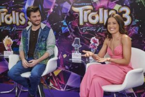Juliana Vasconcelos Póvoas Instagram - Eu só quero dizer que tô MEGA FELIZ por fazer parte do time de dubladores de #Trolls3Filme! 

Amanhã, 12 de outubro o filme chega aos cinemas e eu tô muito animada!

A Poppy é uma personagem MUITO especial pra mim. Arrisco dizer que Trolls é a animação que mais me identifico e mais amo. Os filmes são sempre muito divertidos, coloridos, sensíveis e cheios de músicas incríveis.

Não tem como não amar! Bora pro cinema!

Ah, e as fotos são do nosso Press Day, que foi uma delícia! Felizona por participar. 🥰

@universalpicsbr