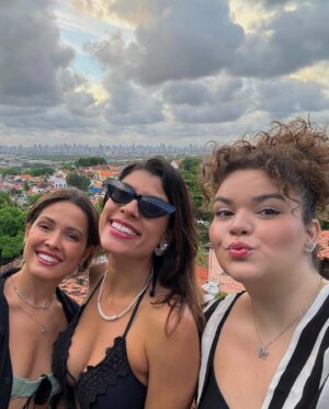 Juliana Vasconcelos Póvoas Instagram - Nosso dia (resumido) em Olinda-PE 😍🫠🙌✈️✨

#olinda #turistando #recifepernambuco #viagembrasil #nordeste #fyp