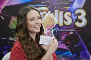 Juliana Vasconcelos Póvoas Instagram - Eu só quero dizer que tô MEGA FELIZ por fazer parte do time de dubladores de #Trolls3Filme! 

Amanhã, 12 de outubro o filme chega aos cinemas e eu tô muito animada!

A Poppy é uma personagem MUITO especial pra mim. Arrisco dizer que Trolls é a animação que mais me identifico e mais amo. Os filmes são sempre muito divertidos, coloridos, sensíveis e cheios de músicas incríveis.

Não tem como não amar! Bora pro cinema!

Ah, e as fotos são do nosso Press Day, que foi uma delícia! Felizona por participar. 🥰

@universalpicsbr