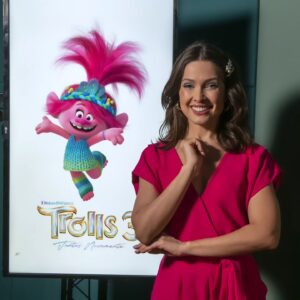 Juliana Vasconcelos Póvoas Instagram - Amanhã tem #Trolls3Filme nos cinemas de todo o Brasil! Estão preparados? 🥰

@universalpicsbr