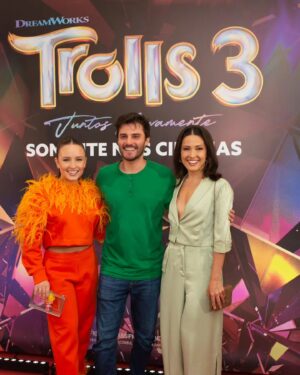Juliana Vasconcelos Póvoas Instagram - Ainda em êxtase e ansiosa pra todos assistirem ao #Trolls3Filme. Tá MUITO maravilhoso! Que prazer dar voz novamente à Poppy ao lado dos incríveis @hugobonemer (Tronco) e @larissamanoela (Viva). Vocês são fantásticos em todos os aspectos possíveis. Esse trio vibra numa harmonia perfeita. Amei! Parabéns demais e sucesso! 🥰

@universalpicsbr