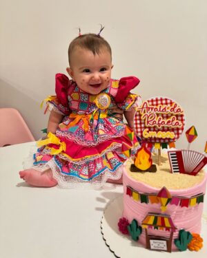 Juliana Velasquez Instagram - 6 meses de muito amor;
6 meses de muito aprendizado;
6 meses sem dormir rs.
Tempo vai devagar!