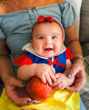 Juliana Velasquez Instagram - Minha princesa mais perfeita completa 4 meses! 
Filha, você é a coisa mais preciosa de nossas vidas, muita saúde meu amor 🩷