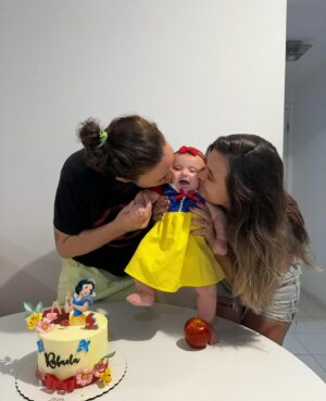Juliana Velasquez Instagram - Minha princesa mais perfeita completa 4 meses! 
Filha, você é a coisa mais preciosa de nossas vidas, muita saúde meu amor 🩷