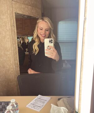Julianne Arrieta Instagram - Filming in L.A. with the best cast & crew.. 🎥🔪♥️