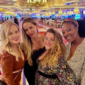 Julianne Arrieta Instagram - Girls weekend in my hometown ♥️ love you all so much!  @itstinavonn  @jendeeslove @marcottegirlmom @elanecker