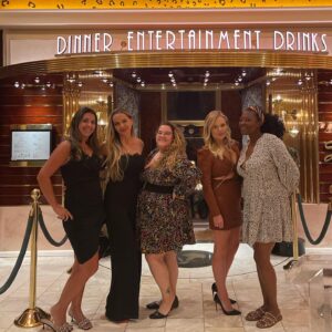Julianne Arrieta Instagram - Girls weekend in my hometown ♥️ love you all so much!  @itstinavonn  @jendeeslove @marcottegirlmom @elanecker