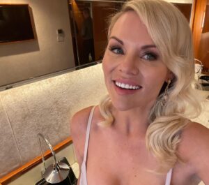 Julianne Arrieta Instagram - Headed out to the premiere of #theindependentfilm 🎬 be sure to check it out on @peacocktv #johncena #jodieturnersmith #anndowd #briancox #stephenlang #lukekirby #actress #film #filmpremiere. @buchwaldtalent