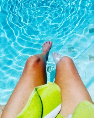 Julianne Arrieta Instagram - Summer days in Vegas are my favorite ☀️ 

#lasvegas #family #hometown #pgaevent #pooldays #summer