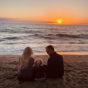 Julianne Arrieta Instagram - Goodbye weekend. We had something special. 🌅

#redondobeach #beachlife #actress #southbay #momlife #family #sunsets