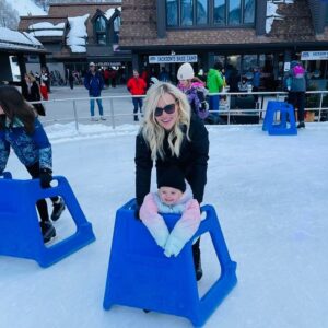Julianne Arrieta Instagram - We may be watching films 🎥 from our condo this year but that hasn’t stopped all the fun in Park City!  @sundancefilmfestival2022 

#sundance #sundancefilmfestival #parkcity #distributor #actress #filmmaking #movies #relativitymedia #losangeles #skiers