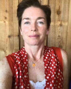 Julianne Nicholson Instagram - Thanks for the chat @deadline #mareofeasttown @hbo @hbomax #zoombackgrounds