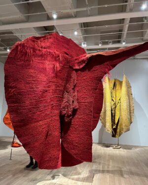Julianne Nicholson Instagram - #magdalenaabakaniwicz at #tatemodern took our breath away. These #abakans felt like living, breathing beings. The show is on for a few more weeks and I can’t recommend it enough. ❤️ @surley_q