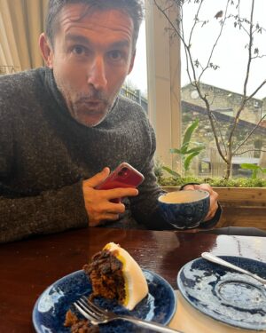 Julianne Nicholson Instagram - The sun peeked out yesterday for a minute. Today not so much.  #christmascake #stagedoorjonny @jonathan.is.cake