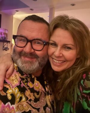 Julie Graham Instagram - Happy birthday daddio! Love you big time ❤️ Love being the giggling idiot to your silly twat. Have a gorgeous day babes!! 👑🍾⭐️🥂❤️‍🔥🌹💋🎂🍹💙 @michaelharwood68
