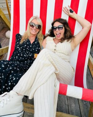 Julie Graham Instagram - So FABULOUS to see my wing woman @glamzin deckin about 😎 love you 🩷 #tom&petersweddingpartybrighton