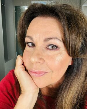 Julie Graham Instagram - Back to showbiz 🎭