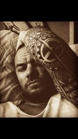 Julie Graham Instagram - Happy birthday baby. You’re dirty, sweet and you’re my man 🫶🏻💫🥰🤩🥂😎👑🎁⚡️💥 @croketdavy 💕