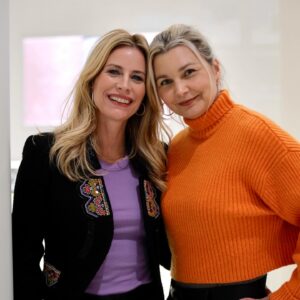 Julie du Page Instagram - On accumule tellement de photos au fil du temps et l’autre jour, j’ai décidé de faire du classement. Voici une petite partie (il y en a tant d’autres ) de mon l’album « femmes inspirantes », celles que j’admire, qui me stimulent, me challengent, etc.

Je lance ça comme ça, mais si jamais ça vous tente de continuer cette chaîne de femmes inspirantes… Femmes, je vous ❤️

#journeeinternationaledesdroitsdesfemmes
#femmesinspirantes