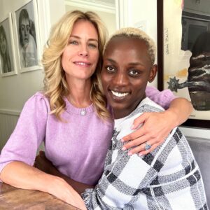 Julie du Page Instagram - On accumule tellement de photos au fil du temps et l’autre jour, j’ai décidé de faire du classement. Voici une petite partie (il y en a tant d’autres ) de mon l’album « femmes inspirantes », celles que j’admire, qui me stimulent, me challengent, etc.

Je lance ça comme ça, mais si jamais ça vous tente de continuer cette chaîne de femmes inspirantes… Femmes, je vous ❤️

#journeeinternationaledesdroitsdesfemmes
#femmesinspirantes