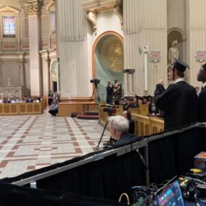 Julie du Page Instagram - Tu nous rends si fiers Augustin, diplômé du secondaire! ❤️ Bravo mon chéri! Le collège avait organisé une belle cérémonie et c’était émouvant de voir les parents si émus à l’appel du nom de leur progéniture. Pas pu m’empêcher de verser quelques larmes aussi… 
C’est beau de voir des jeunes allumés, (qui ne l’ont pas eu facile, pandémie oblige), prêts à passer à une autre étape de leur vie. Bravo cohorte @collegebrebeuf 2019-2024, le monde vous appartient! C’est mon coup de 🫶🏻 de la semaine!