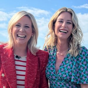 Julie du Page Instagram - On accumule tellement de photos au fil du temps et l’autre jour, j’ai décidé de faire du classement. Voici une petite partie (il y en a tant d’autres ) de mon l’album « femmes inspirantes », celles que j’admire, qui me stimulent, me challengent, etc.

Je lance ça comme ça, mais si jamais ça vous tente de continuer cette chaîne de femmes inspirantes… Femmes, je vous ❤️

#journeeinternationaledesdroitsdesfemmes
#femmesinspirantes