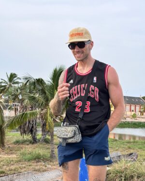 Julien Coste Instagram - Je n’aurais jamais cru que ce voyage au Togo soit autant enrichissant 🙏☀️🇹🇬