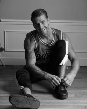Julien Coste Instagram - Un sourire ne coûte rien, mais il crée beaucoup 😀
@monsieurkay