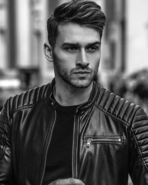 Julien Coste Instagram - Vous aimez bien le noir et blanc ?📸
Shoot by @vincentchine 
#life #love #photooftheday #instagood #fashion #happy #photography #lifestyle #follow #me #picoftheday #girl #model #beautiful #beauty #fitness #nature #cute #instagram #likeforlikes #art #insta #instadaily #quotes #blackandwhite #music #smile #followme #instamood #words