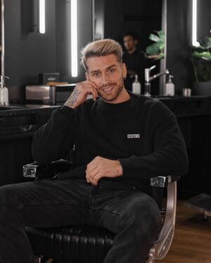 Julien Coste Instagram - Hello j’espère que vous allez bien j’ai un super bon plan pour les cadeaux de noël 😀