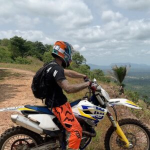Julien Coste Instagram - Journée enduro au Togo 🇹🇬

#enduro #togo #life #chaleur