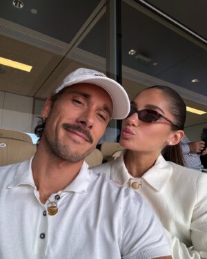 Julien Geloën Instagram - jeu set et match 🎾🧡 @lacoste 

𝔠𝔬𝔩𝔩𝔞𝔟𝔬𝔯𝔞𝔱𝔦𝔬𝔫 𝔠𝔬𝔪𝔪𝔢𝔯𝔠𝔦𝔞𝔩𝔢 - 𝔦𝔫𝔳𝔦𝔱𝔞𝔱𝔦𝔬𝔫