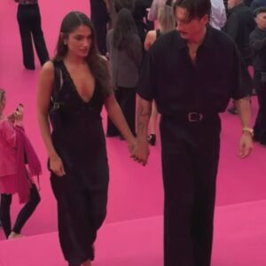 Julien Geloën Instagram - c’était intense 🎞️💕 @canneseries 

Merci @melissaberri / @canneseries / @beastly_agency / @canalplus pour l’invitation 💗
