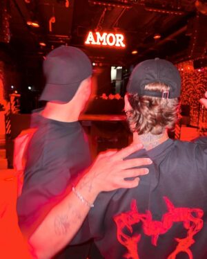 Julien Geloën Instagram - À ce soir les Parisiens, montrons au reste de la France comment on sait faire la fête chez nous 👹❤️‍🔥 

AMOR x FACTORY PARIS 
📍CLUB LA NUIT 

@clublanuit @factory.paris @ekiz._ @rayen_wav
