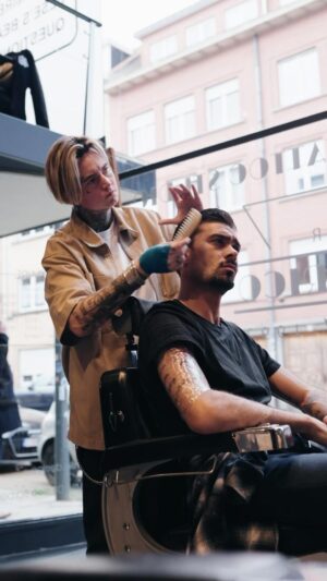 Julien Guirado Instagram - @guira22 , le bro a fait un aller-retour depuis l’autre bout de la France pour me faire un coucou et une beauté ! 😎☀️🇫🇷 

@babylisspro_benelux @babylissprobarber @babylisspro_de 

#BaBylissPRO #TeamBaBylissPRO
#PoweredbyProfessionals
#WeArePro #tattoo #ink #inktattoo