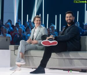 Julien Lacroix Instagram - Ce soir, je suis avec le grand @laurentduvernaytardif à l’émission @1resfois animée par la talentueuse et très généreuse @cloutierv ! Si tu veux me voir casser à la télé, c’est un rendez-vous ! 20h à @icirctele.