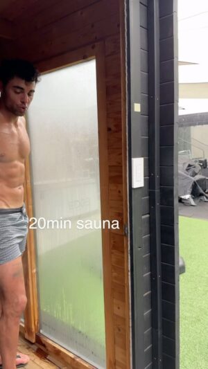 Julien Marlon Samani Instagram - Contrast therapy under the rain 👌🏼
-
-
-
#contrast #contrasttherapy #sauna #cold #coldplunge #ice #icebath #recovery #fitness #health