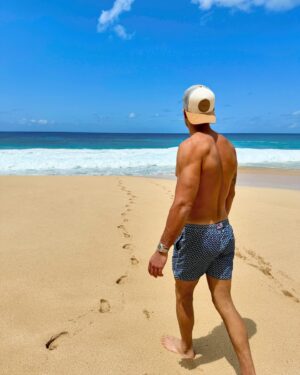 Julien Marlon Samani Instagram - Quick escape to O’ahu