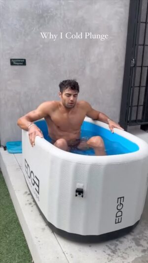Julien Marlon Samani Instagram - Never want to get in but always feel great after 
#cold #coldtherapy #coldplunge #plunge #icebath #recovery #fitness #workout #ice #iceman