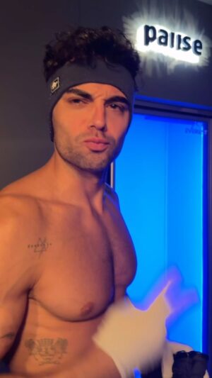 Julien Marlon Samani Instagram - Recovery day with @_pause.studio_ , sauna and plunge got me like 🤤. 
#recovery #ice #icebath #coldplunge #cold #sauna #infrared #infraredsauna #french #usa #america #LA #california #athlete #sports #fitness #good