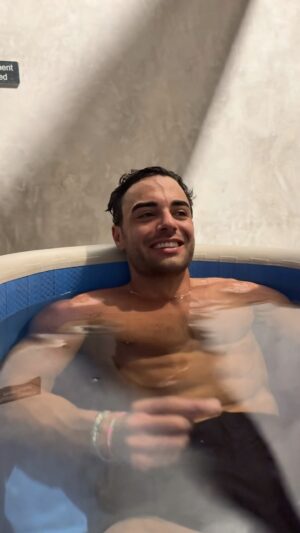 Julien Marlon Samani Instagram - How the plunge actually goes.. 
#sauna #coldplunge #contrasttherapy #health #fitness