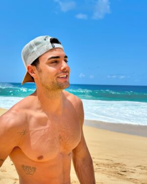 Julien Marlon Samani Instagram - Quick escape to O’ahu