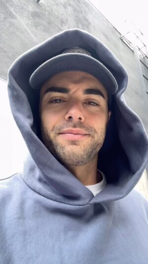Julien Marlon Samani Instagram - 3 different types.
-
-
-
#plunge #ice #icebath #cold #coldplunge #recovery #fitness #wimhof #fun #friends #guy #guys #health