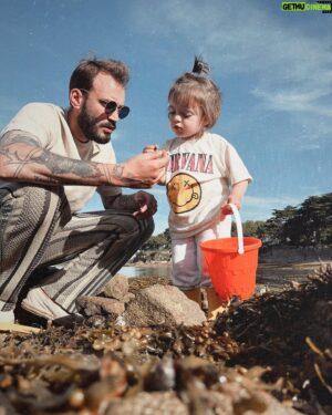 Julien Sznejderman Instagram - La Bretagne est vraiment un paradis pour les enfants et les parents! Ma fille Pia s'est éclatée, nous avons bien mangé et profité des sports nautiques de la région. C'est vraiment l'endroit idéal. Si vous êtes des jeunes parents en vacances, je vous le recommande vivement!