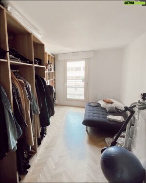 Julien Sznejderman Instagram - J’avais la mission de transformer notre “chambre du fond “ en chambre pour Pia ! 
Mission accomplie ?
