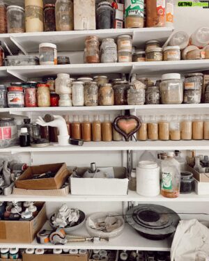 Julien Sznejderman Instagram - Aujourd’hui j’ai découvert l’atelier de Denis ( @masdesanges_decoration ) qui a eu la patience de m’apprendre un peut de son métier ! Jetez un œil dans mes réels ❤️